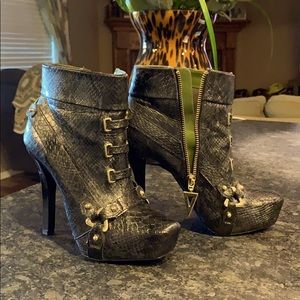 Christian Siriano booties size 7